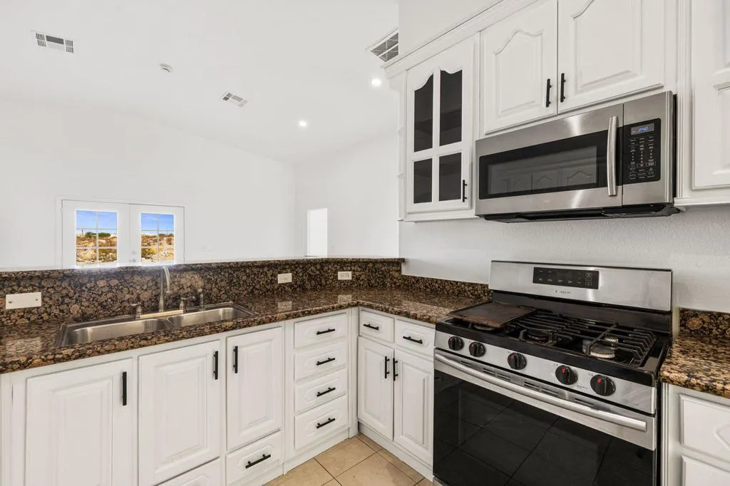 22135 Lamel Drive, Desert Hot Springs, California 92241 home-pic-11